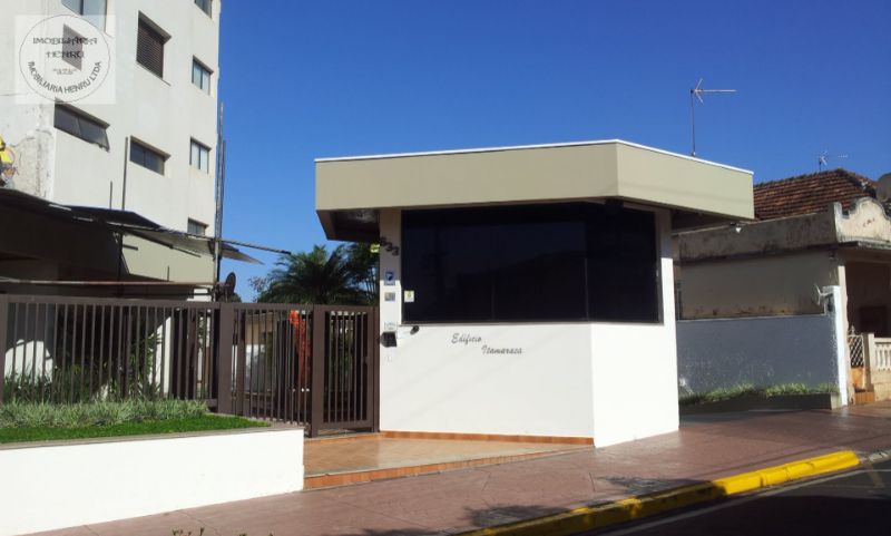 APARTAMENTO em CENTRO