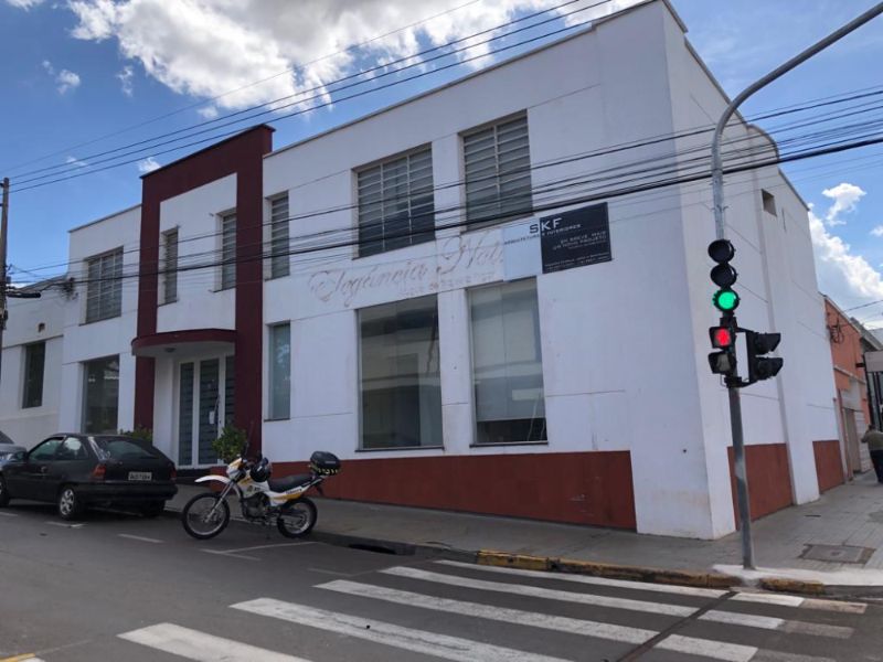 CASA COMERCIAL em CENTRO