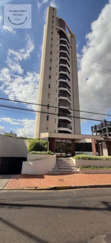 APARTAMENTO em CENTRO