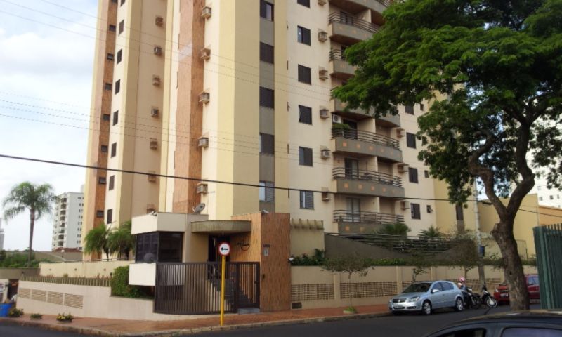 APARTAMENTO em CENTRO