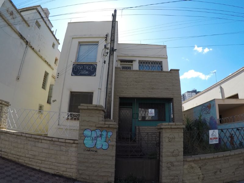 CASA CASA COM COMÉRCIO em CENTRO