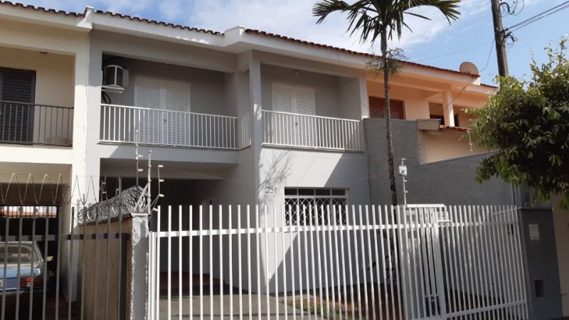 CASA SOBRADO em Nova Jaboticabal