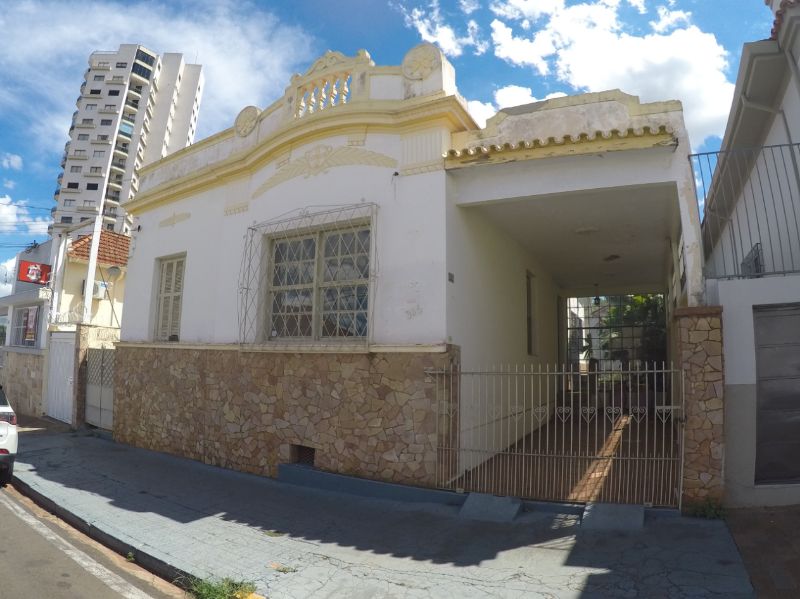 CASA COMERCIAL em Centro