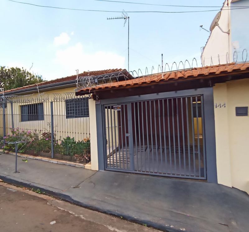 CASA SOBRADO em Centro