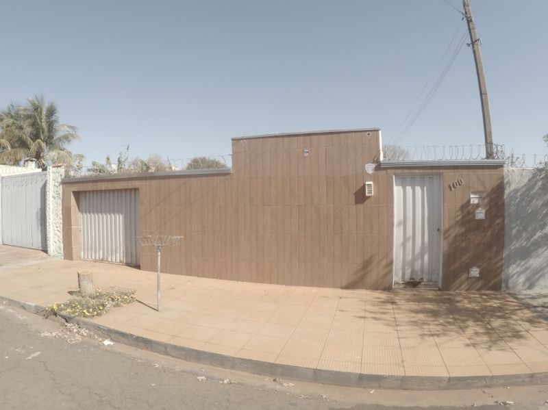 CASA em Parque dos Laranjais