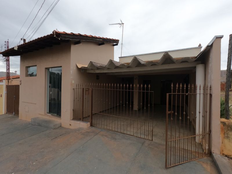 CASA CASA COM COMÉRCIO em Nova Jaboticabal