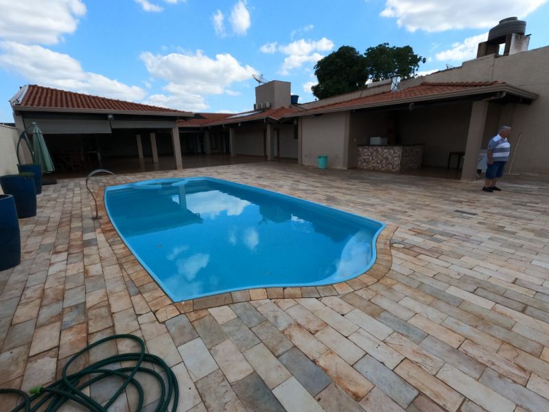 Edicula com piscina em Jardim Aroeira
